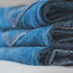 Używana odzież Wrocław – dlaczego warto się nią zainteresować?